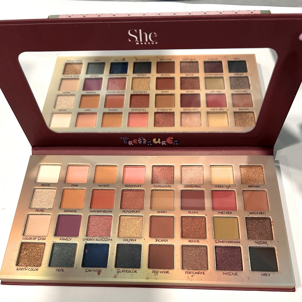 SHE Makeup TREASURE 32 color shadow pallet